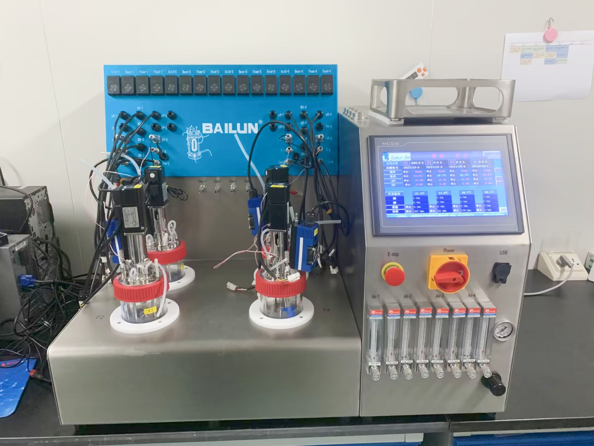 How to use and operate a small laboratory fermenter